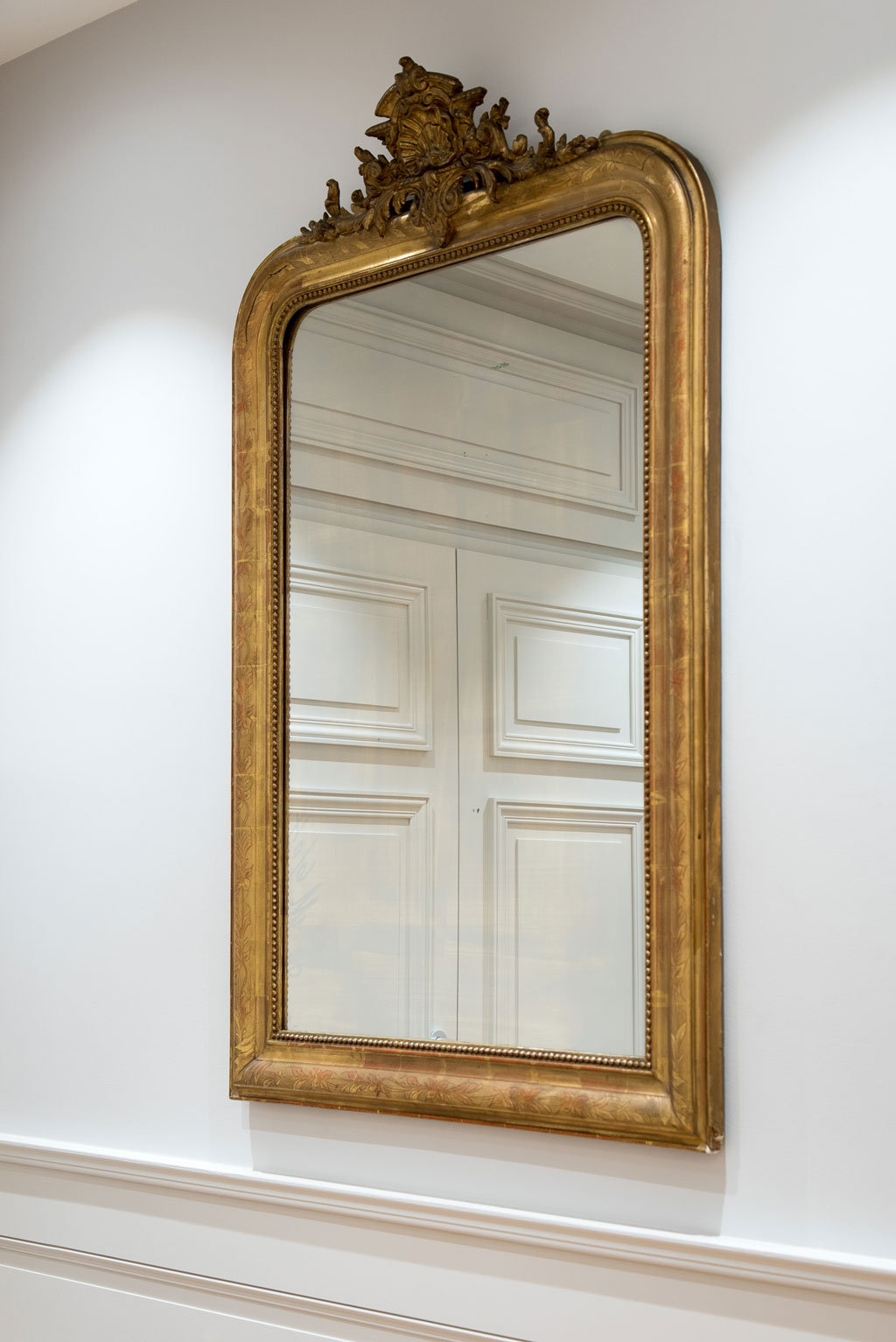 Entrance Majestic5 with authentic mirror